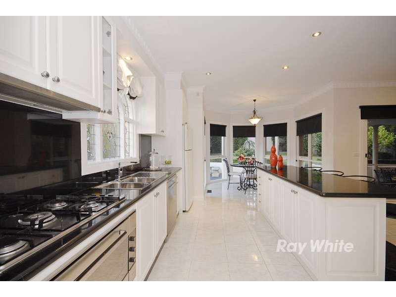 13 Alexis Court, Wantirna South VIC 3152