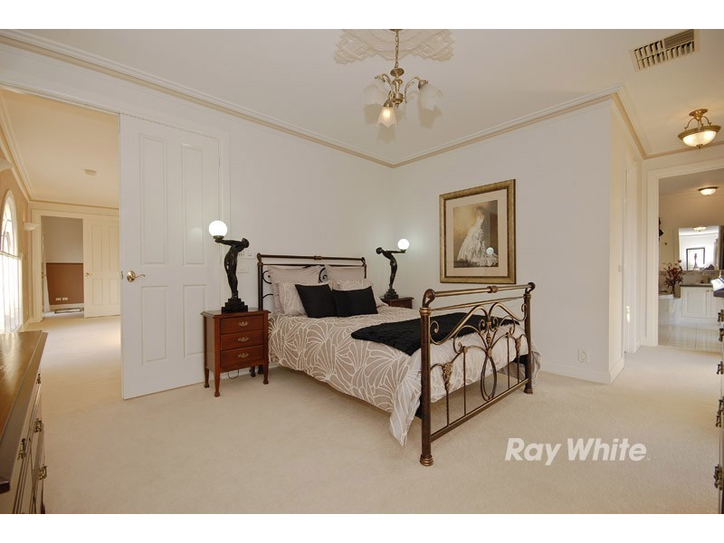 13 Alexis Court, Wantirna South VIC 3152