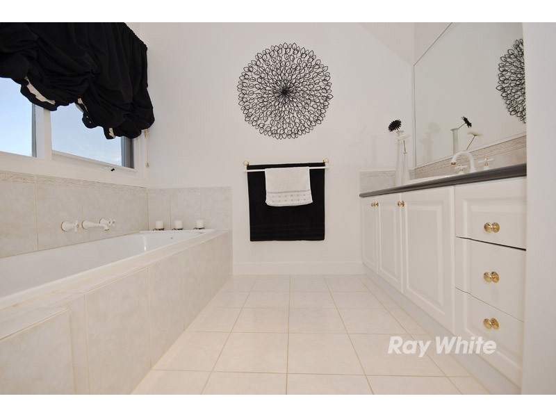 13 Alexis Court, Wantirna South VIC 3152