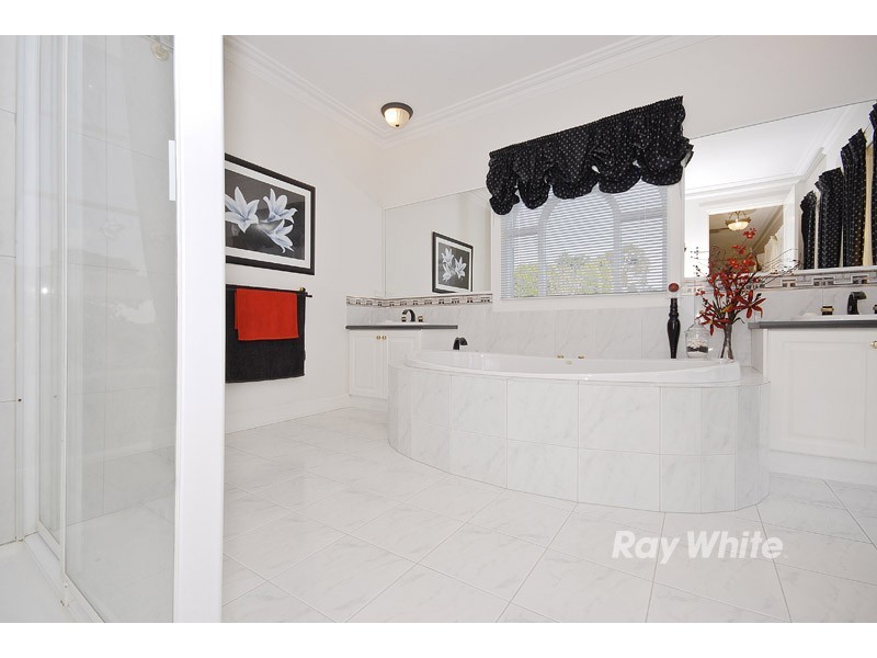 13 Alexis Court, Wantirna South VIC 3152