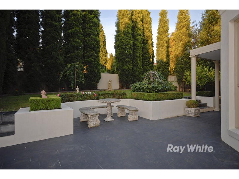 13 Alexis Court, Wantirna South VIC 3152