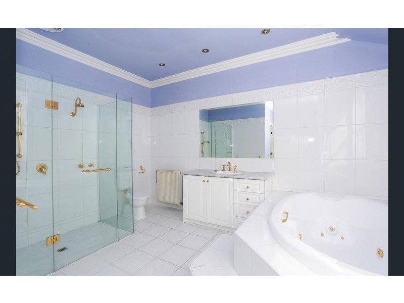 43 Hinkler Road, Glen Waverley VIC 3150