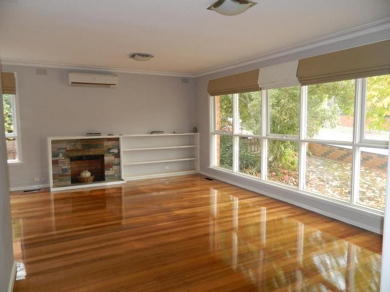 17 Douglas Avenue, Box Hill South VIC 3128