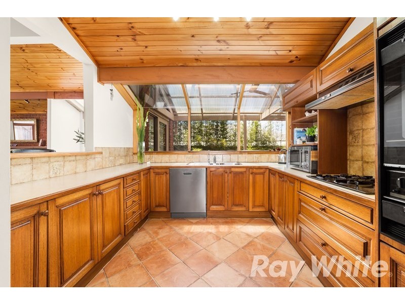 8 Aspen Close, Wantirna South VIC 3152