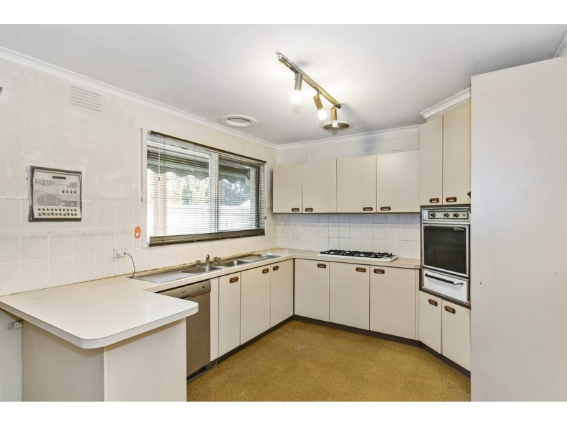 11 Chartwell Drive, Wantirna VIC 3152