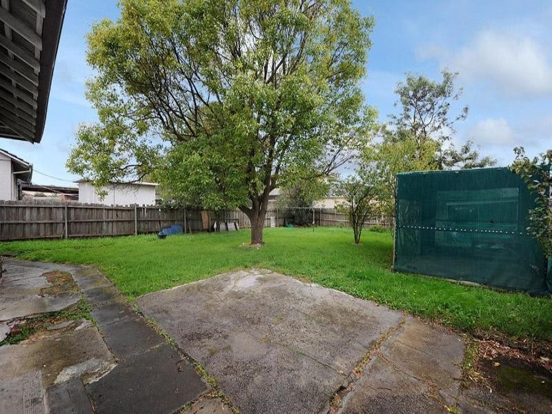 27 Latham Crescent, Dandenong North VIC 3175