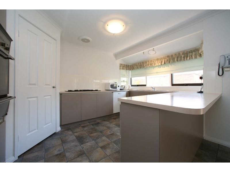 106 Dandelion Drive, Rowville VIC 3178