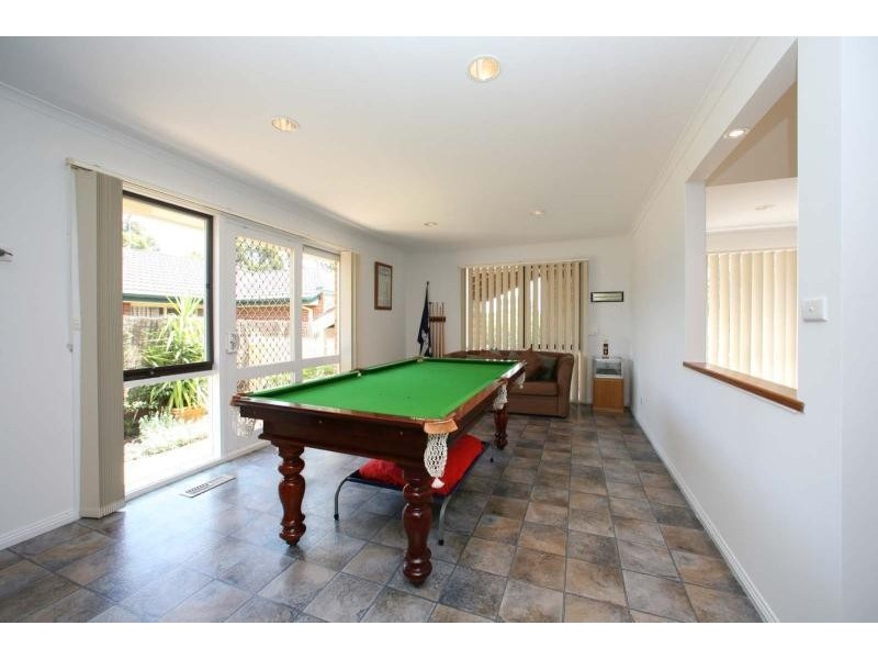 106 Dandelion Drive, Rowville VIC 3178