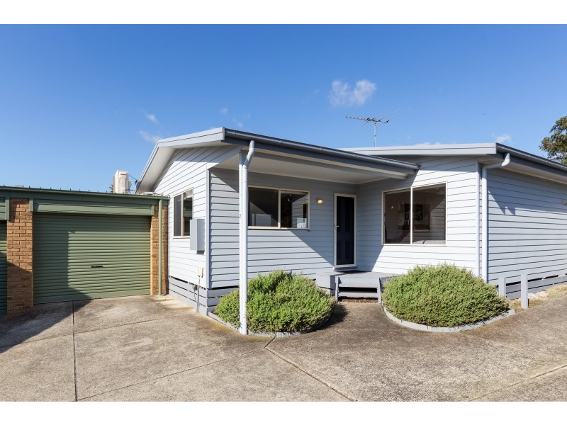 2/14 Monteith Crescent, Endeavour Hills VIC 3802