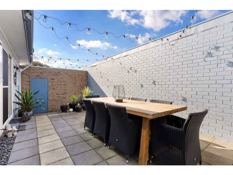 2/14 Monteith Crescent, Endeavour Hills VIC 3802