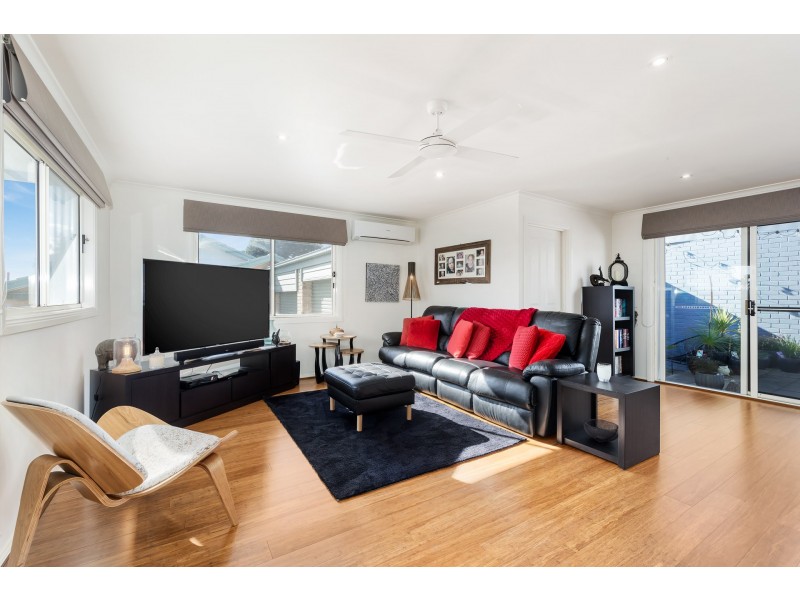 2/14 Monteith Crescent, Endeavour Hills VIC 3802