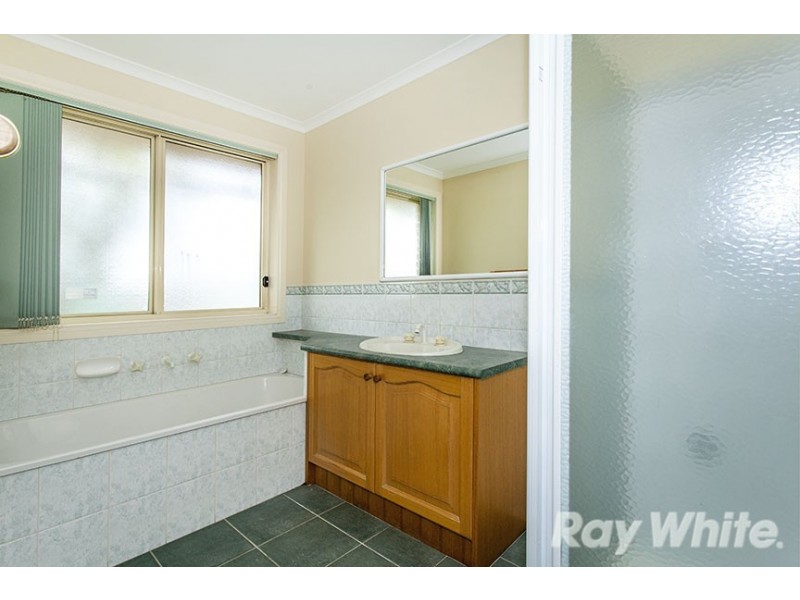 35 Manorwoods Drive, Frankston VIC 3199