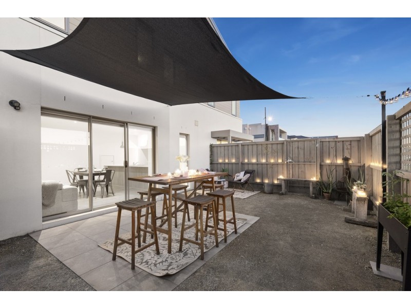 19 Reflection Drive, Wantirna South VIC 3152