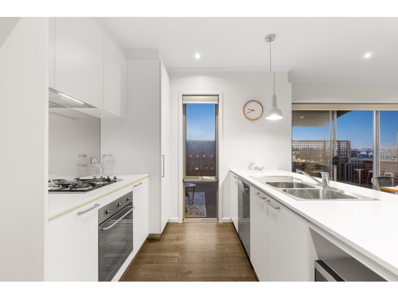 19 Reflection Drive, Wantirna South VIC 3152