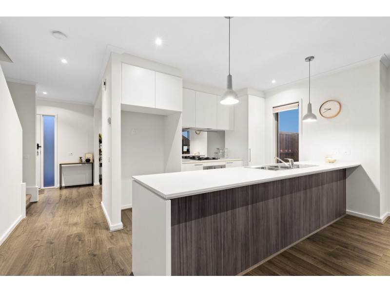 19 Reflection Drive, Wantirna South VIC 3152