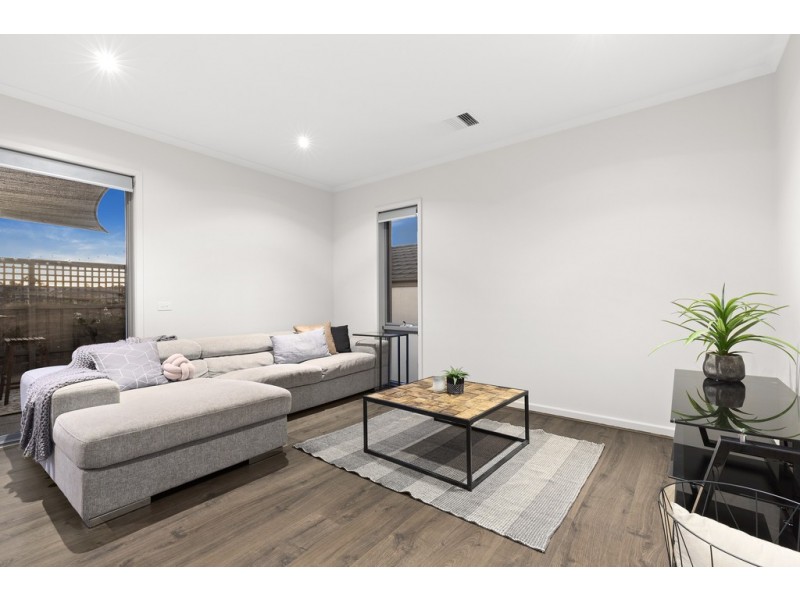 19 Reflection Drive, Wantirna South VIC 3152