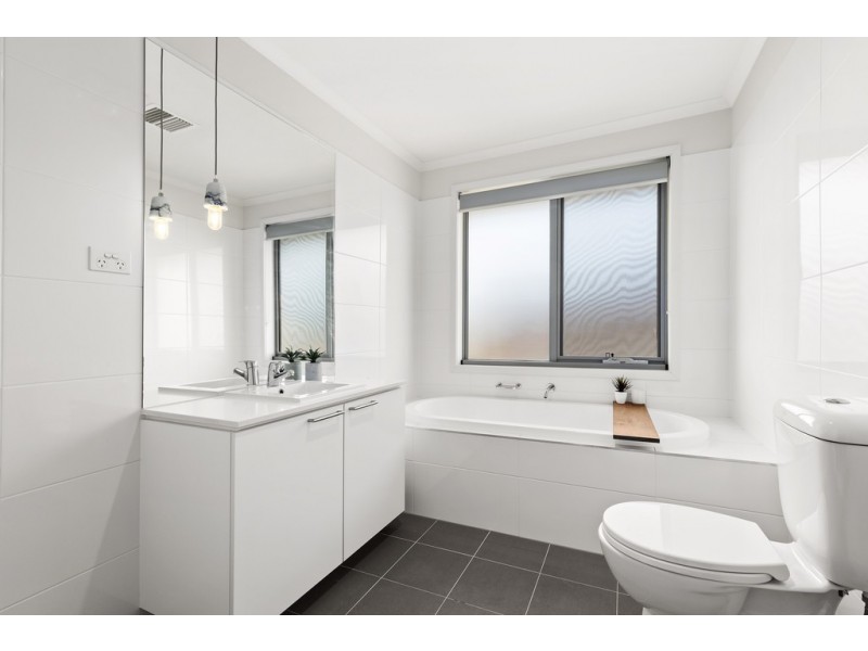 19 Reflection Drive, Wantirna South VIC 3152