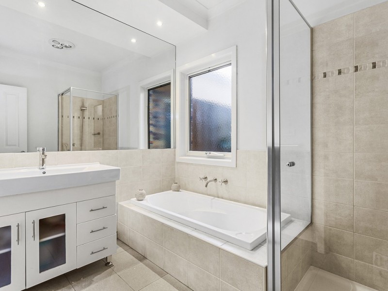 2/4 Jacana Street, Chadstone VIC 3148