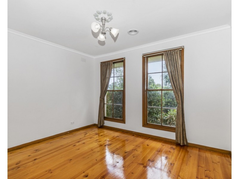 36 Laura Road, Knoxfield VIC 3180