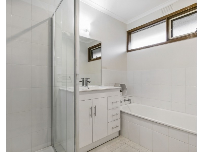 36 Laura Road, Knoxfield VIC 3180