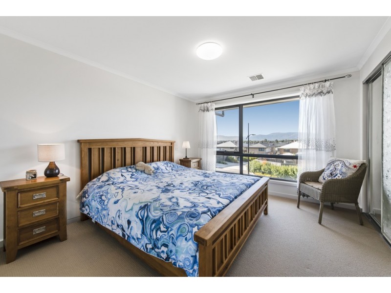 2 Fruit Lane, Wantirna South VIC 3152