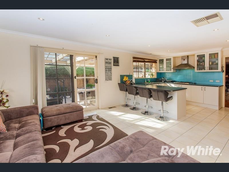 113 Dandelion Drive, Rowville VIC 3178