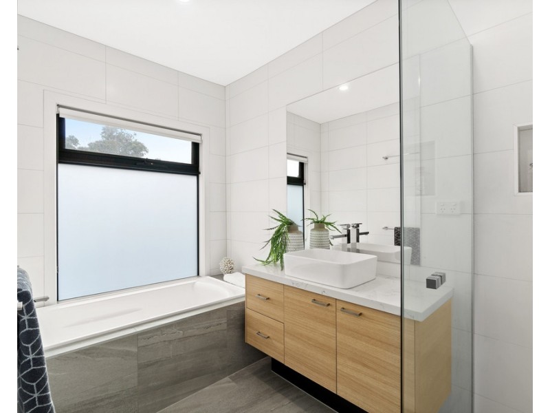 15 Birralee Street, Wantirna South VIC 3152