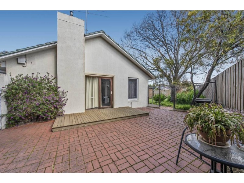 64 Laura Road, Knoxfield VIC 3180