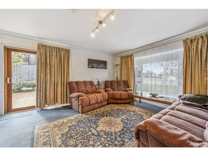 64 Laura Road, Knoxfield VIC 3180