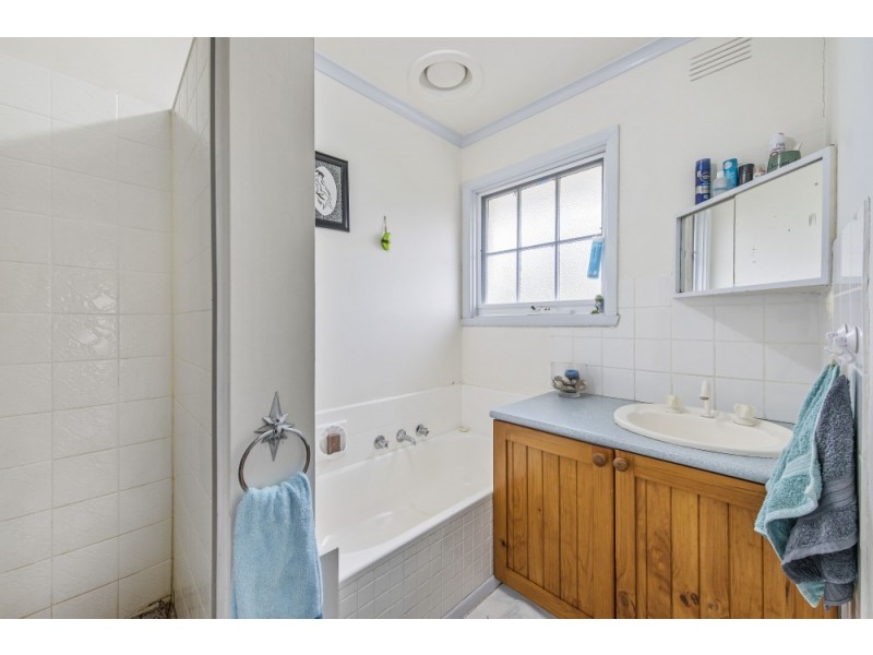 64 Laura Road, Knoxfield VIC 3180