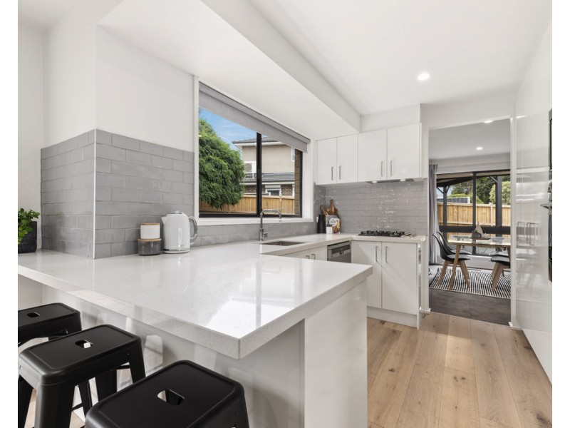 2/19 Janden Close, Knoxfield VIC 3180