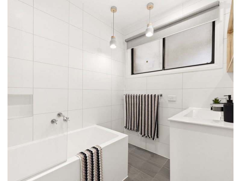 2/19 Janden Close, Knoxfield VIC 3180