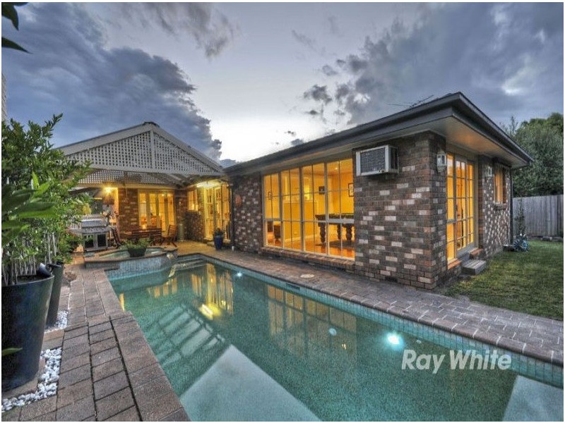 12 Wondalea Crescent, Wantirna South VIC 3152