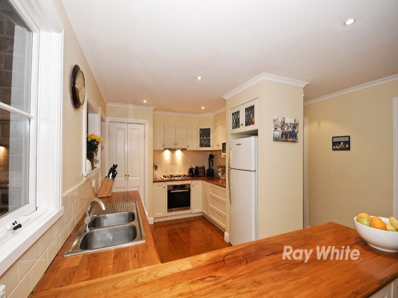 12 Wondalea Crescent, Wantirna South VIC 3152