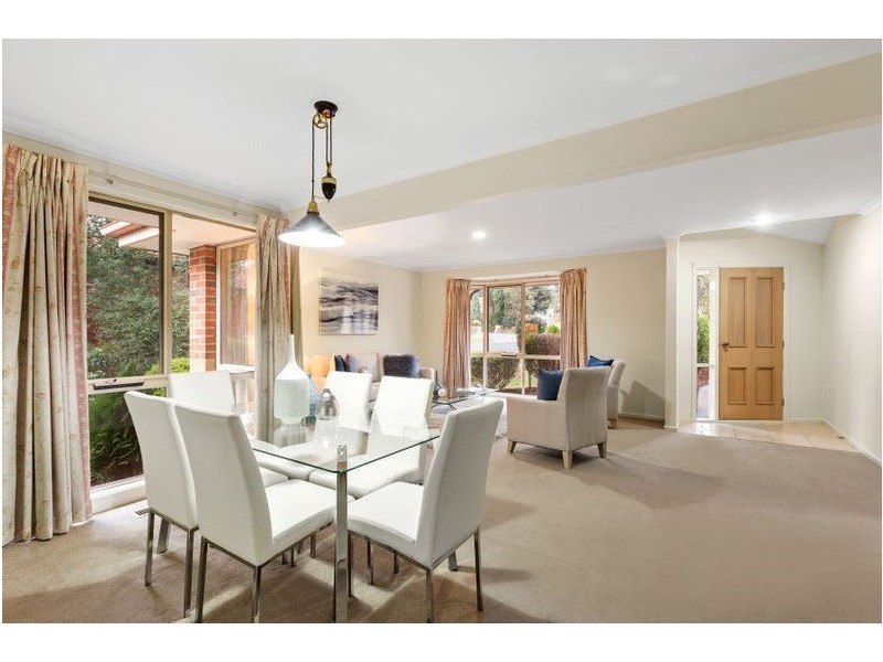 8 Appleberry Close, Knoxfield VIC 3180