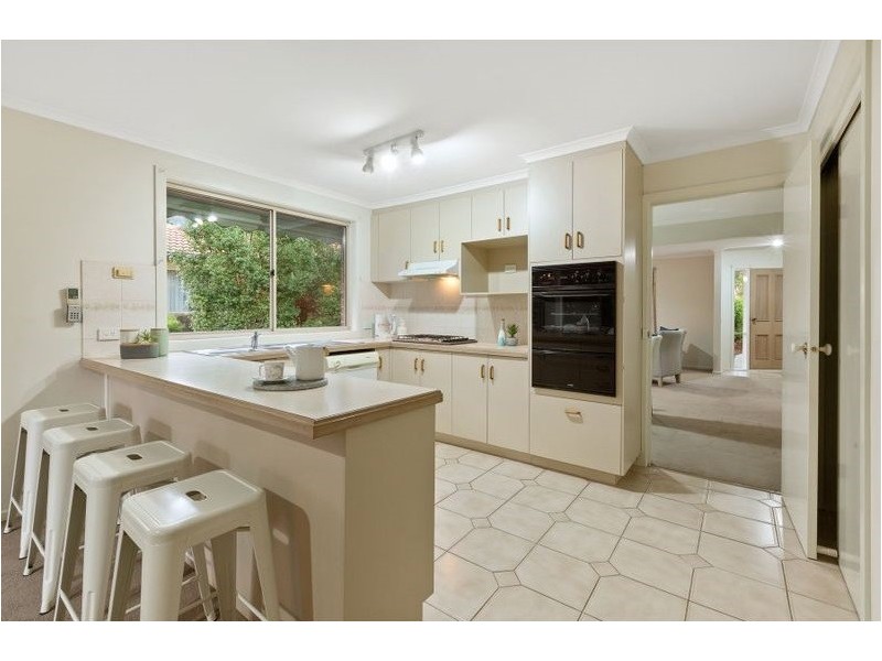 8 Appleberry Close, Knoxfield VIC 3180