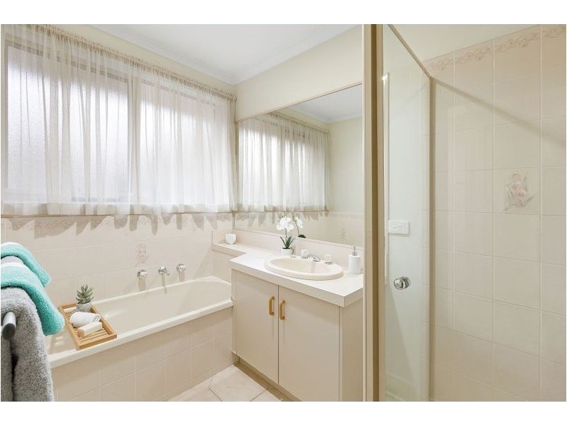 8 Appleberry Close, Knoxfield VIC 3180