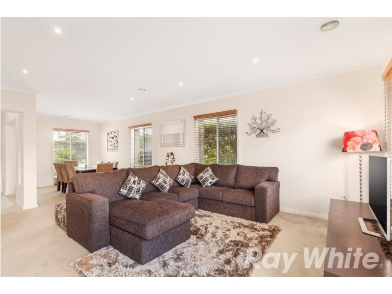 121 Sovereign Manors Crescent, Rowville VIC 3178