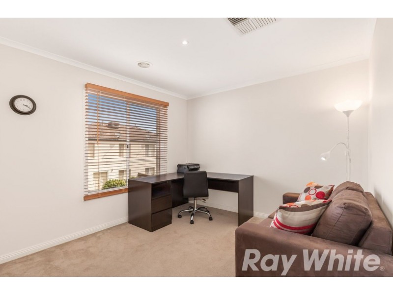 121 Sovereign Manors Crescent, Rowville VIC 3178
