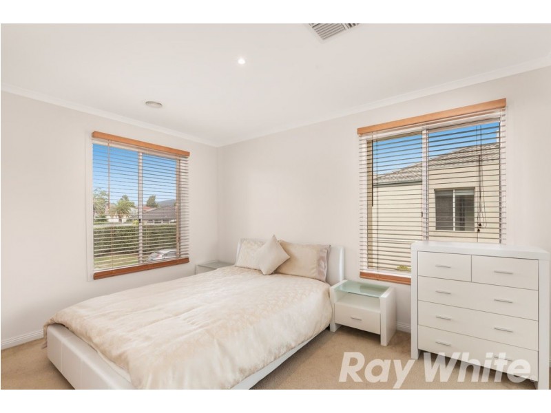 121 Sovereign Manors Crescent, Rowville VIC 3178