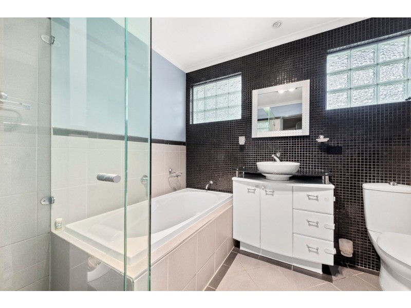 10 Corinella Square, Wantirna VIC 3152