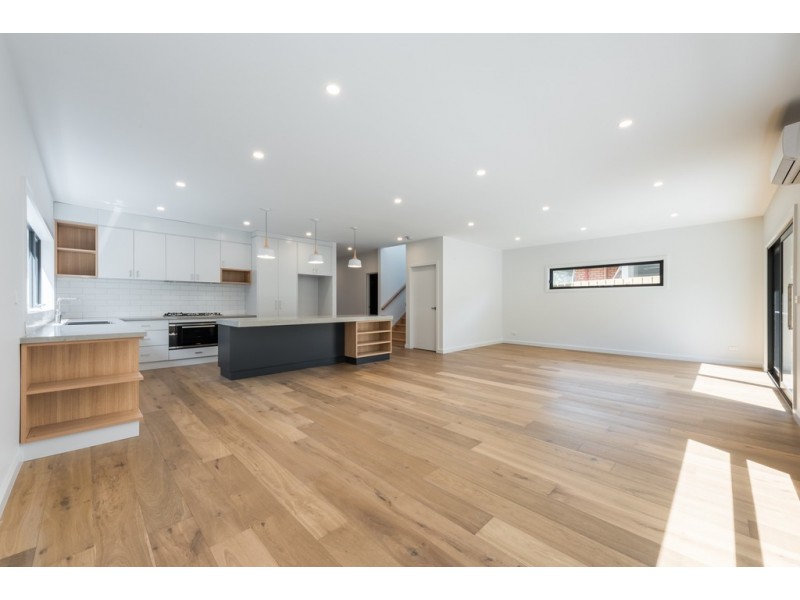 15 Birralee Street, Wantirna South VIC 3152