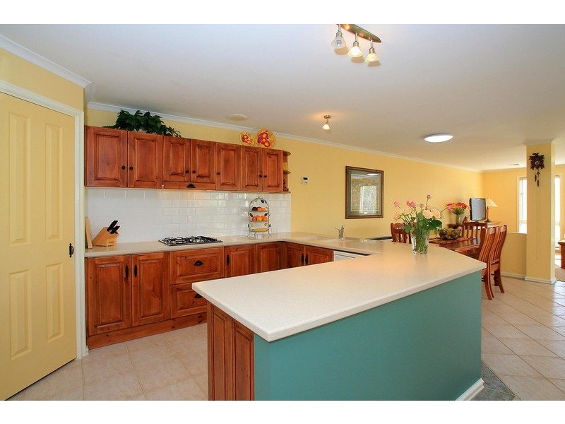 8 Kings Court, Wantirna South VIC 3152