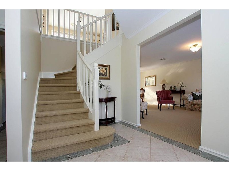 8 Kings Court, Wantirna South VIC 3152