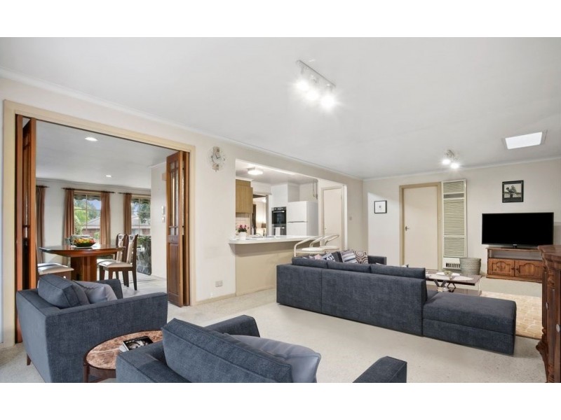 13 Roycroft Avenue, Wantirna South VIC 3152