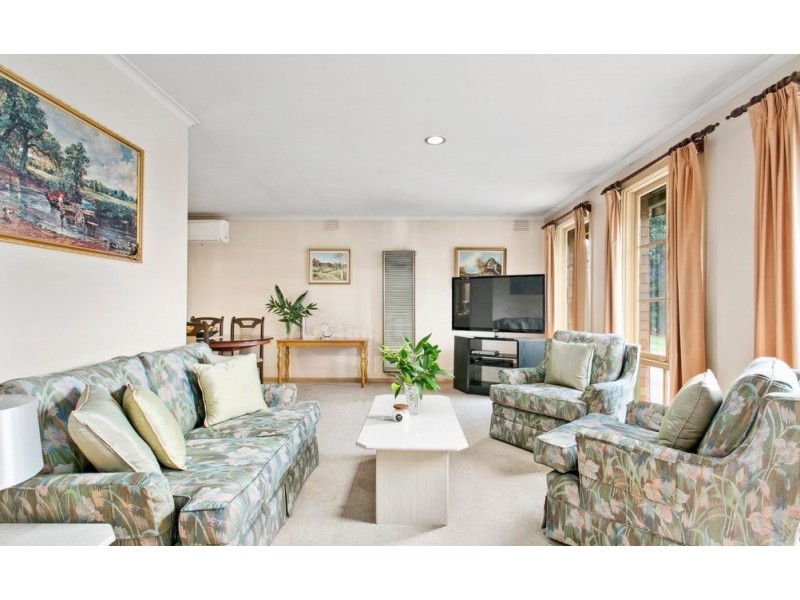 13 Roycroft Avenue, Wantirna South VIC 3152