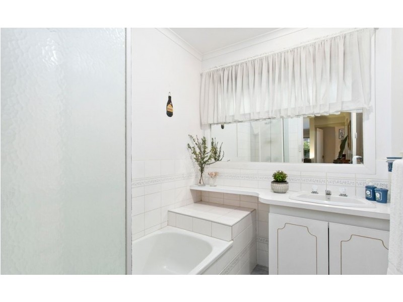 13 Roycroft Avenue, Wantirna South VIC 3152