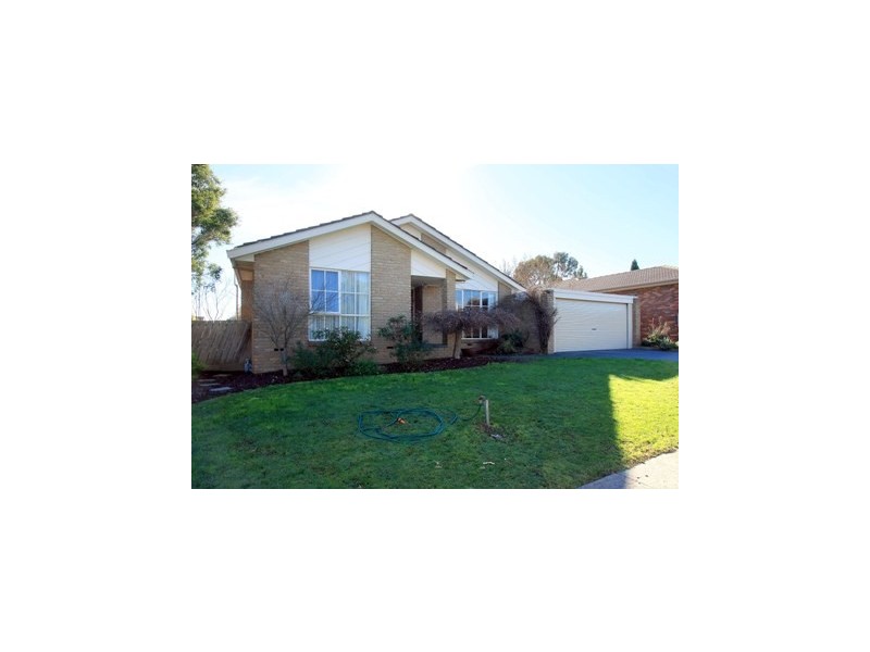 32 Somes Street, Wantirna South VIC 3152