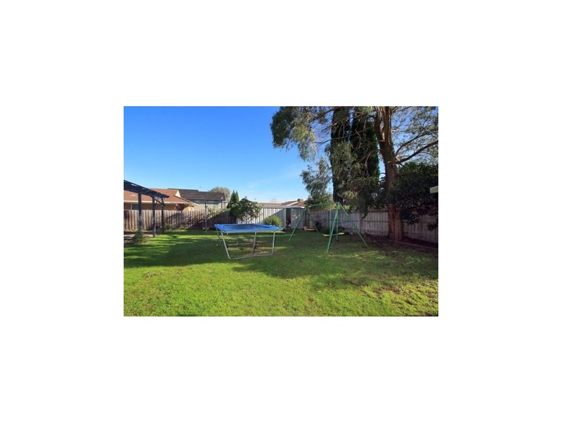 32 Somes Street, Wantirna South VIC 3152