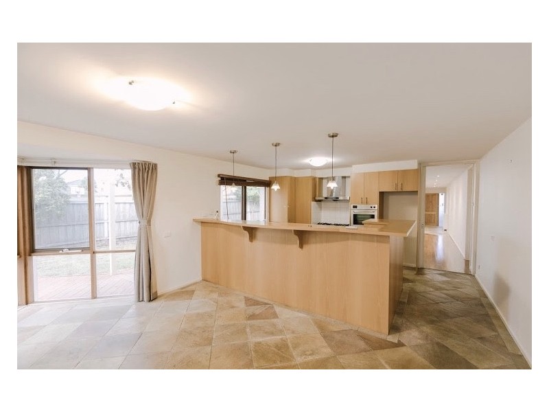 2 Armagh Crescent, Wantirna South VIC 3152